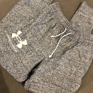 Men’s medium Under Armour fitted sweats